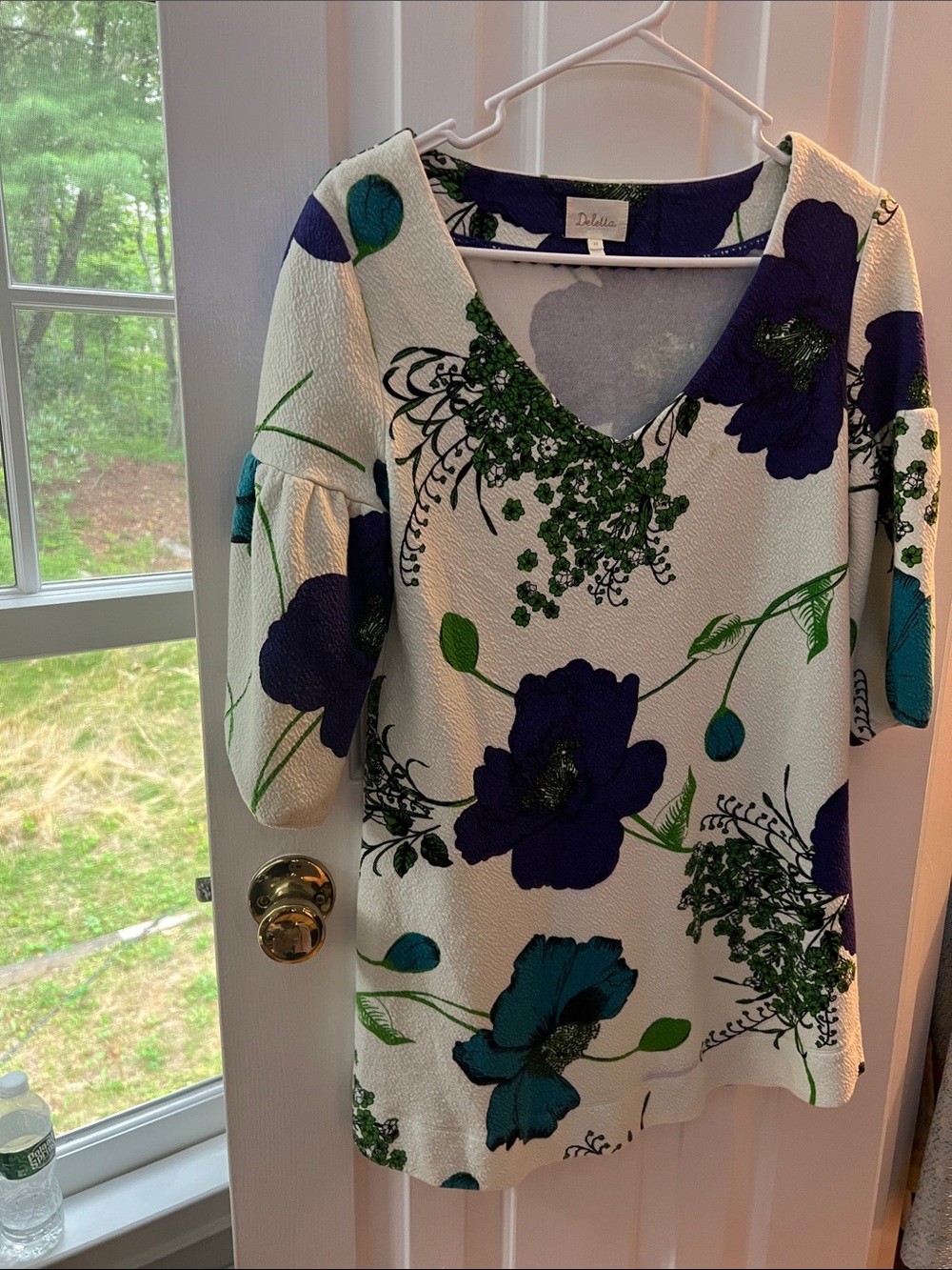 NOOFFERDollee Cream Floral V-Neck Top with Navy & Teal Blooms 2 small stains